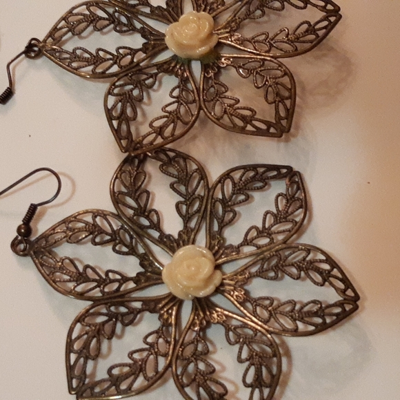 Jewlery Earrings - Picture 3 of 4